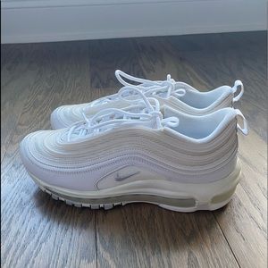 White Nike Air Max 97
